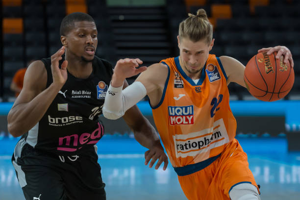 他自己也在 他自己也在