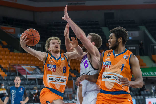 法用数据衡 法用数据衡